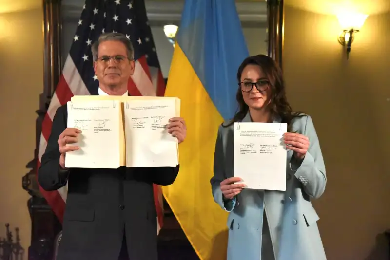 Ратифікація в стилі Шредингера: Рада схвалила угоду з США про надра, не бачачи її деталей