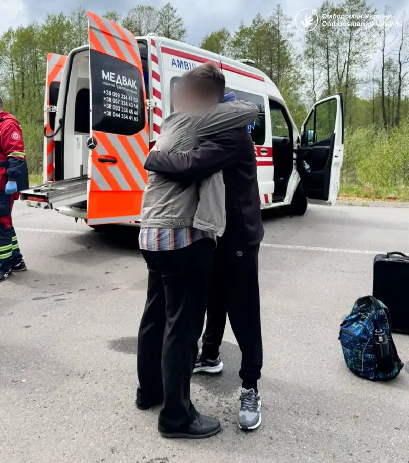 Після трьох років розлуки: з окупації повернули 15-річного хлопця до батька