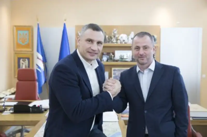Бахматов на чолі, Зантарая в резерві: Банкова змінила керівництво столичних районів